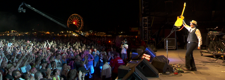 elivsCostello_wideShot_ferrisWheel